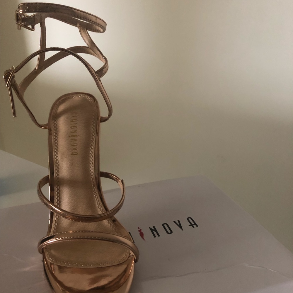 FASHION NOVA CAGED IN HEEL *HEELS